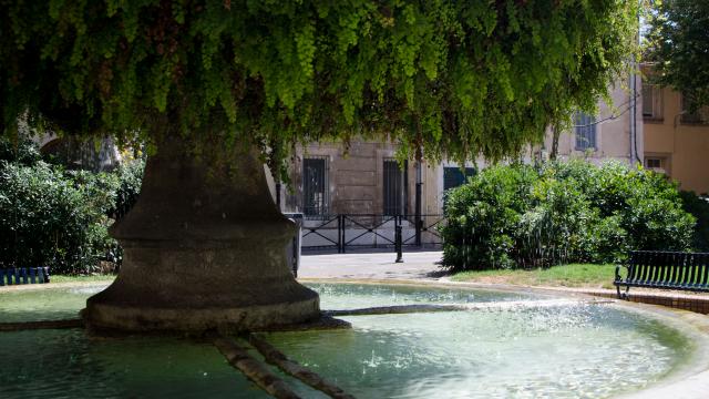 Page 14 Fontaine Place Louis Blanc